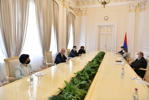 Արմեն Սարգսյանը հանդիպել է լրագրողական մի շարք կազմակերպությունների ղեկավարների հետ