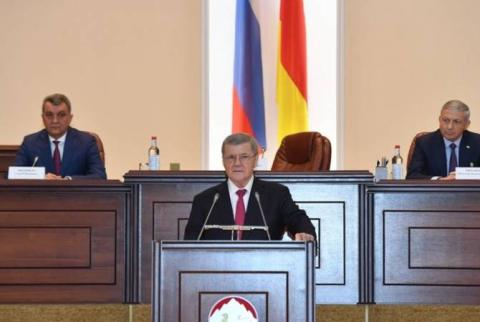  Հյուսիսային Օսիայի ղեկավարի ժամանակավոր պաշտոնակատարն ստորագրել է կառավարության հրաժարականը