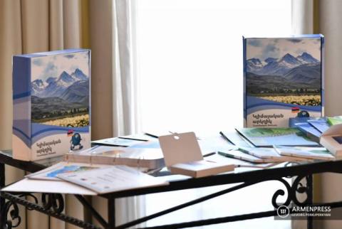 «Կլիմայական արկղիկ» ուսումնական նյութերի շնորհանդեսի ընթացքում 300 դպրոցի ուսուցչի տրվեցին վկայականներ