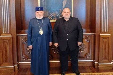 Ն.Ս.Օ.Տ.Տ. Գարեգին Բ Ամենայն Հայոց Կաթողիկոսը Ընդունեց Ընկ. Սեւակ Յակոբեանը