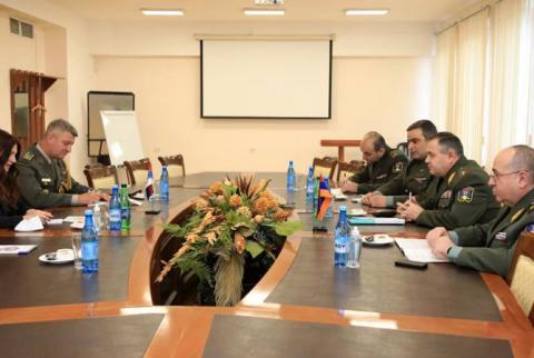ՀՀ ԶՈՒ ԳՇ պետը և Սերբիայի գործերի ժամանակավոր հավատարմատարը քննարկել են ռազմական համագործակցության հարցեր