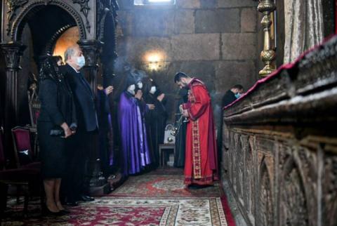 Le Président a assisté à la liturgie au Saint-siège d’Etchmiadzine et au requiem à la mémoire de Vardan Gregorian