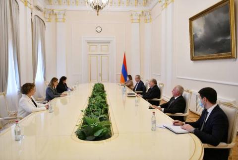 Արմեն Սարգսյանն ընդունել է Վարդինե Օհանյանին