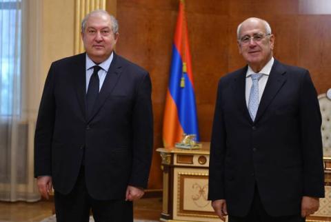 Le Président Armen Sarkissian a reçu le Président de l'UGAB Perch Sedrakyan