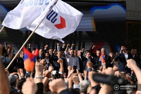 كتلة «هاياستان» المشتركة بالانتخابات البرلمانية الأرمينية تتذر من حالات اتلاف ملصقاتها في بعض التجمعات