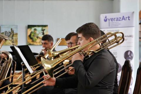 В программе медных и деревянных духовых инструментов “ЕразАрт” в этом году участвовали 14 учащихся