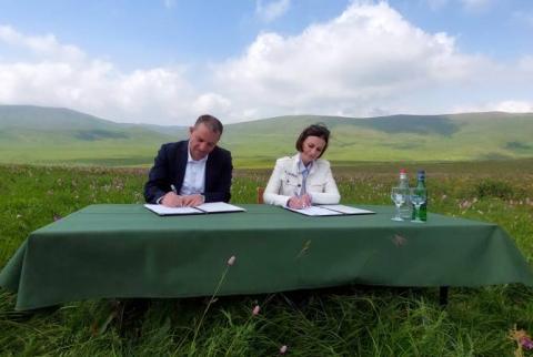 التوقيع على مذكرة تفاهم بين وزارة الاقتصاد الأرمينية والمؤسسة التنافسية التنموية الإقليمية-دار-حول التنمية المستدامة 