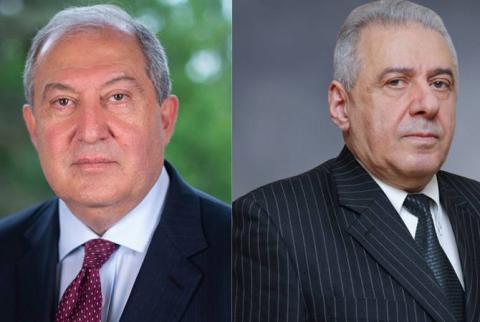 Le Président Sarkissian s'entretient par téléphone avec le Ministre de la Défense par intérim Harutyunyan