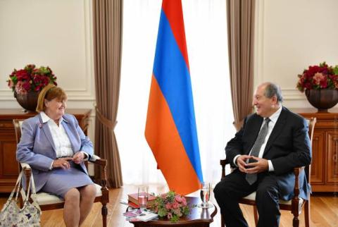 President Sarkissian congratulates Baroness Caroline Cox on birthday