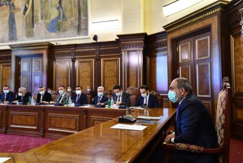 Pashinyan a présidé une réunion pour discuter des questions liées à la mise en œuvre de programmes d'investissement