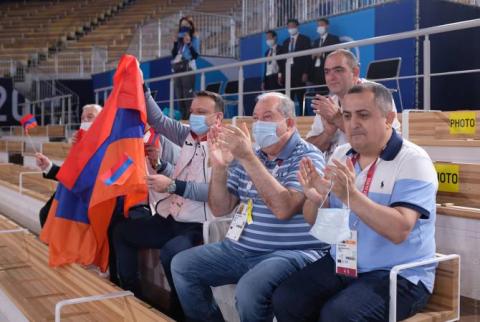 Արմեն Սարգսյանը Տոկիոյի օլիմպիական մարզադաշտում հետևել է մարմնամարզիկ Արթուր Դավթյանի մրցելույթին