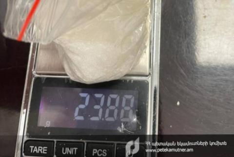 В международном почтовом грузе обнаружен препарат типа «метамфетамин»: возбуждено уголовное дело 
