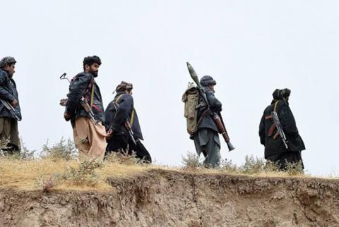 СМИ: сотни афганских силовиков сдались талибам