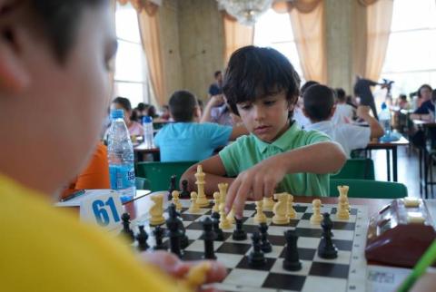 В Гюмри стартовал международный юношеский шахматный турнир "Gyumri open"