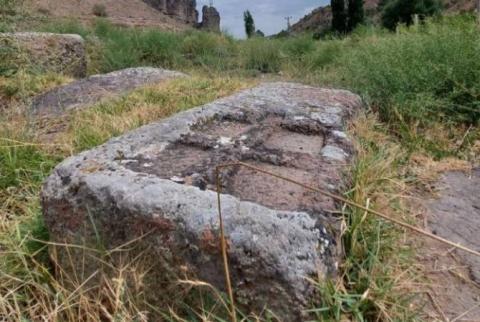 Ankara'da tarihi Ermeni mezarlığında defineci talanı