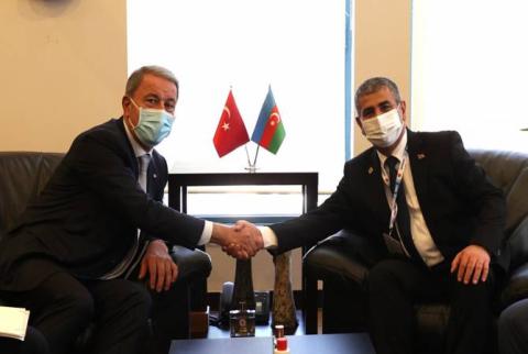 Türkiye Milli Savunma Bakanı Hulusi Akar Azerbaycanlı mevkidaşı Zakir Hasanov ile görüştü