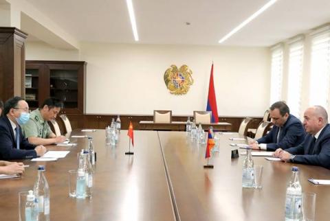Ermenistan Savunma Bakanı ve Çin’in Ermenistan Büyükelçisi savunma alanında ikili işbirliğini ele aldılar