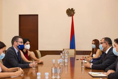 Minister of Finance receives UK Ambassador to Armenia John Gallagher