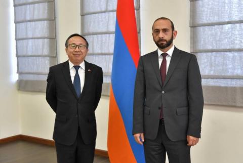 КНР поддерживает суверенитет и территориальную целостность Армении: глава МИД Армении принял посла Китая