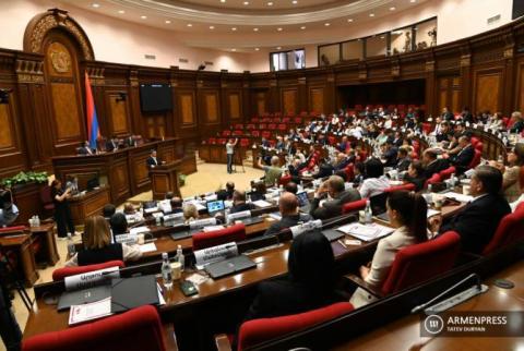 8. Dönem Ermenistan Parlamentosu'nun ikinci oturumunun toplantısı. Canlı