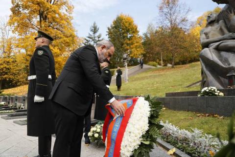 PM Pashinyan honors memory of those fallen for Lithuania's independence