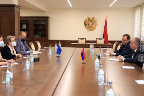 AB, AGİT Minsk Grubu Eşbaşkanları formatında müzakerelerin yeniden başlamasına katkıda bulunmaya hazır