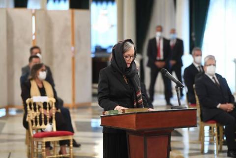 Arap dünyasının ilk kadın başbakanı göreve başladı