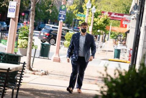 ABD Erkekler Satranç Şampiyonası'nın önde gelenlerden biri Samuel Sevian