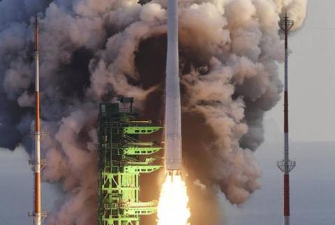 Güney Kore ilk yerli roketini uzaya gönderdi