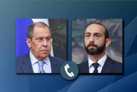 وزير خارجية أرمينيا آرارات ميرزويان يجري محادثة هاتفية مع نظيره الروسي سيرجي لافروف