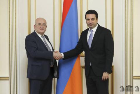 Alen Simonyan a reçu une délégation géorgienne conduite par le président de la Cour constitutionnelle