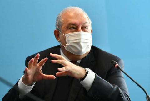 Le Président s'est exprimé au Bloomberg New Economy Forum sur la responsabilité collective des États