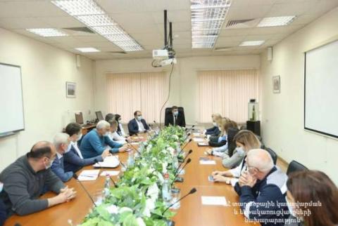 ՏԿԵ նախարար Գնել Սանոսյանը «Երևան ՋԷԿ» ընկերության տնօրենի հետ քննարկել է ընթացիկ հարցեր