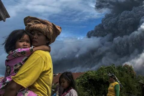 Число погибших в результате извержения вулкана в Индонезии достигло 27