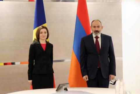 Armenian PM, Moldovan President discuss opportunities on launching joint business forum