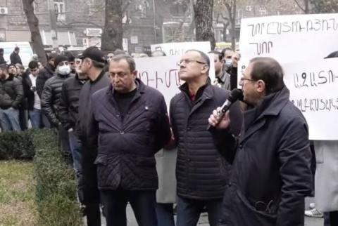 Ընդդիմադիր «Հայաստան» և «Պատիվ ունեմ» դաշինքի համակիրները բողոքի ակցիա են անցկացնում ԲԴԽ-ի դիմաց