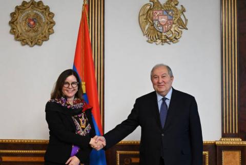 رئيس الجمهورية أرمين سركيسيان يستقبل ممثلة اليونيسف المعينة حديثاً في أرمينيا كريستين ويغان
