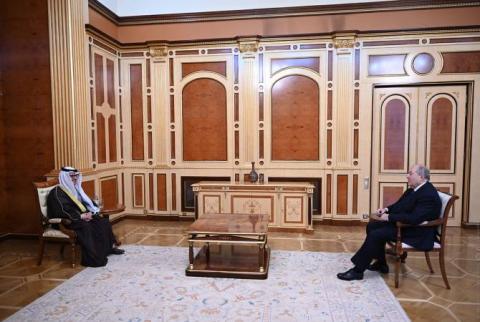Le Président Armen Sarkissian a reçu l'Ambassadeur de l' État du Koweït en Arménie Nawaf Alenezi