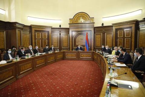 The implementation process of the target program of 500 kindergartens in 300 schools discussed