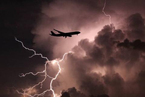 Le vol Bruxelles-Erevan a été reporté, l’avion est revenu à l’aéroport de Bruxelles en raison de la foudre