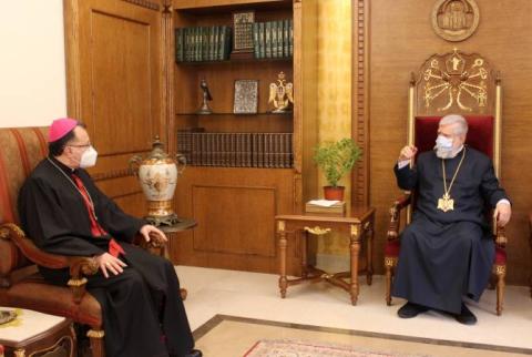 قداسة كاثوليكوس بيت كيليكا الكبير للأرمن آرام ال1 يستقبل مندوب الفاتيكان بلبنان القس جوزيف سبيتر الذي ينقل تهنئة البابا 