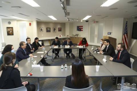 Alen Simonyan a rencontré à Washington le Président de l'Institut républicain international Daniel Twining 