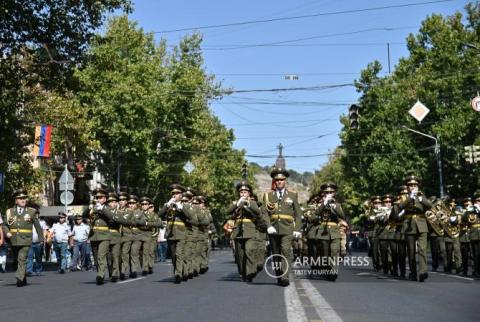 Երգեր, որոնք ոգևորել ու ոգևորում են հայ զինվորներին ու ՀՀ քաղաքացիներին. հայկական բանակը 30 տարեկան է 