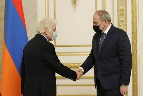 PM Pashinyan hosts Loris Tjeknavorian