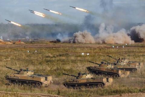 İran'ın 1450 kilometre menzilli yeni füzesi tanıtıldı