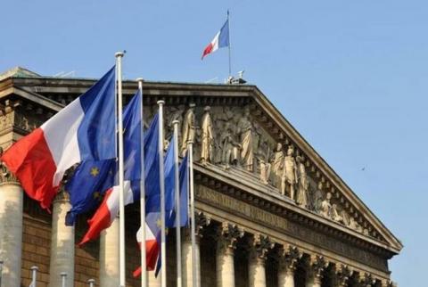 МИД Франции заявил, что Макрон пока не выдвигает свою кандидатуру на выборах