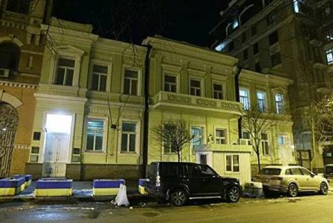 Великобритания переносит посольство из Киева во Львов