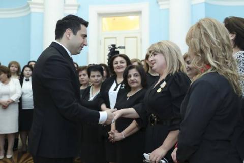 Պետականաշինության հիմքը գիտելիքն ու կրթությունն են. Ալեն Սիմոնյանն ընդունել է մի խումբ մանկավարժների
