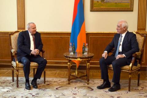 Rencontre du Président Khatchatourian avec l'Ambassadeur de Russie