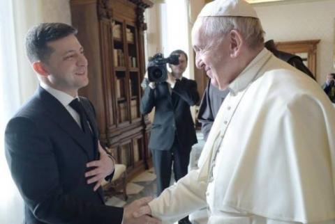 Зеленский пригласил папу римского Франциска посетить Украину